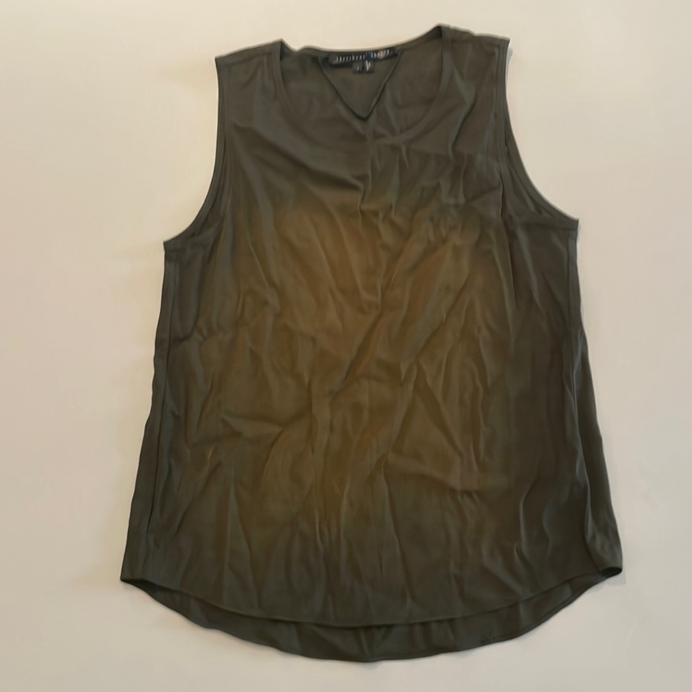 Theyskens theory viscose tank top
Size small
Olive gray hombre
Never worn